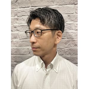 清潔感のあるツーブロックナチュラルショート