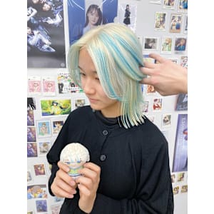 緋八マナブロンドホワイトアッシュ水色ハイライト