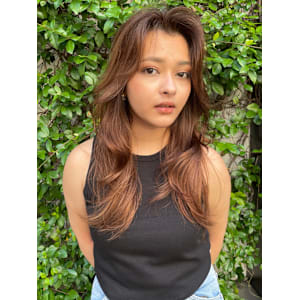 海外夏スタイル　ハイレイヤー　ジンジャーヘア　