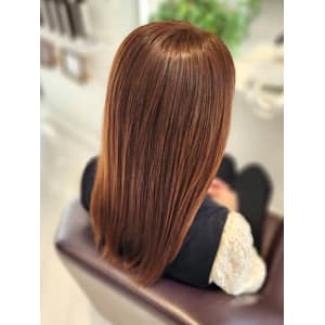 ハリ・艶アップで美しさ引き立つ《質感再整カラー》