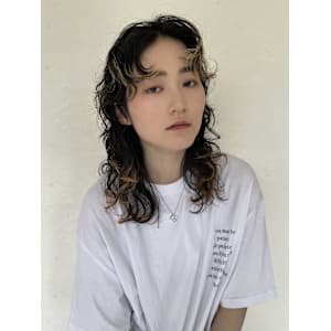 パーマ風ハイトーンで可愛く