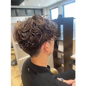 センターパートにパーマをかけました