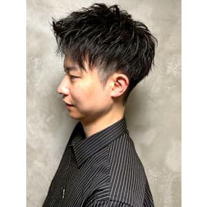 束感ショート 黒髪 スパイキーショート 刈り上げ