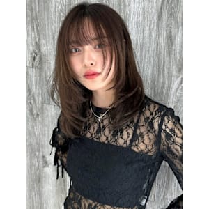 オリーブベージュ ミディアム レイヤーカット ワンカール