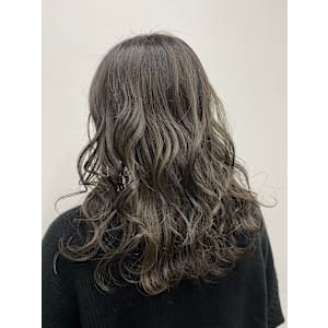 オリーブグレージュ