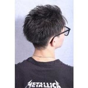 フェザーショート黒髪ツーブロックメンズショート