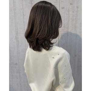 ふんわり軽やかミディアムレイヤー