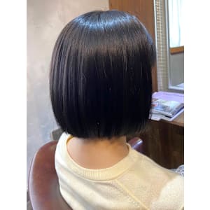 ミニボブ　丸みショートボブ　ツヤ髪ストレート