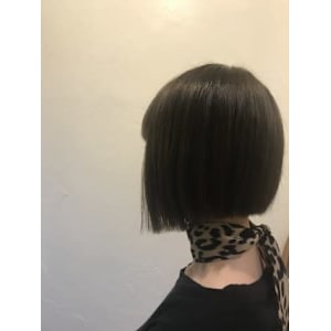 パツ切りボブスタイル