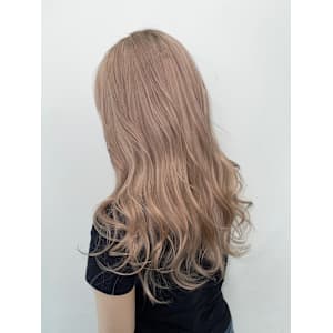 ピンクベージュ