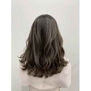 オリーブグレージュ