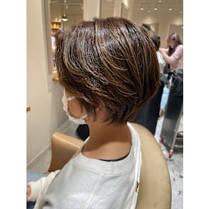 後ろ姿で差がつく、大人の美シルエットショート