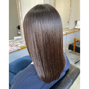 ツヤ感ブラウン×毛先までうるおう髪質改善ストレート？