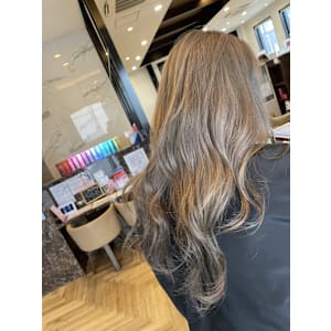 グレージュカラー