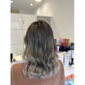 ホワイトバレイヤージュ