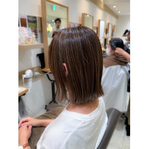 白髪ぼかし細めハイライト30代40代50代セミディ - Mira by KENJE【ミラバイケンジ】掲載中