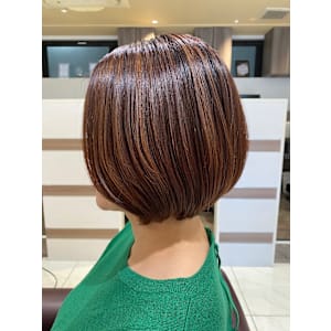 太めハイライトボブ