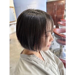 コンパクトボブ×レイヤースタイル