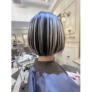 アンブレラカラー/ホワイトブロンド/細めハイライト