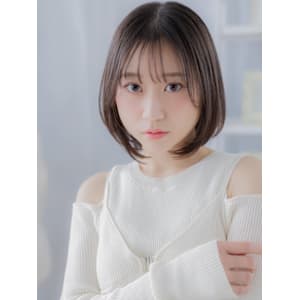 透けバング前下がり切りっぱなし黒髪ミニボブ　くすみベージュ