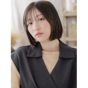 艶髪オリーブアッシュ切りっぱなしミニボブ　くすみベージュ