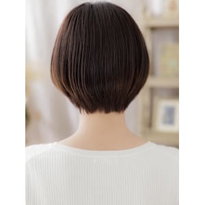 小顔シースルーバングショートカットレイヤー　フェザーショート