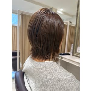 外ハネウルフボブ