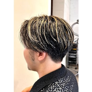 センターパート×ハイライトブリーチ