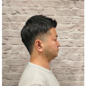 夏におすすめ爽やかさのあるツーブロックショートスタイル