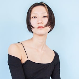 ショート　センターパート　モード　切りっぱなし