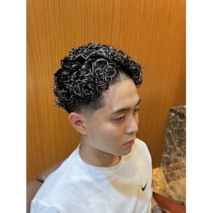 銀座　理容室　外国人風パーマ　テーパーフェード