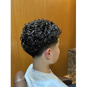 銀座　理容室　外国人風パーマ　テーパーフェード