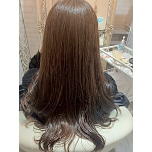 重ためでも暗い印象にはさせないスタイリングの仕方