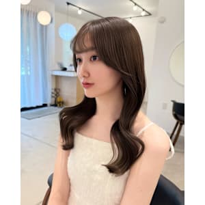 柔らかく透けるベージュカラー