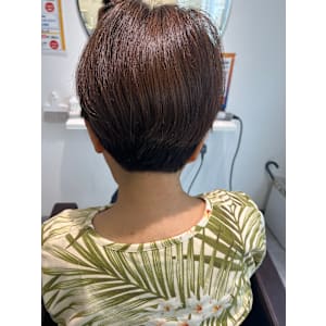 落ち着いた印象のラベンダーブルーフルカラー