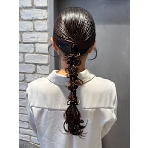 ヘアカフをつけた編みおろしアレンジ【三軒茶屋】