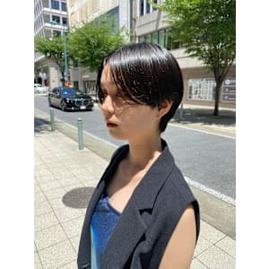 ステップボーンカットショート/センターパート