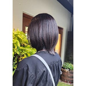 透明感×動きのある大人ウルフボブ