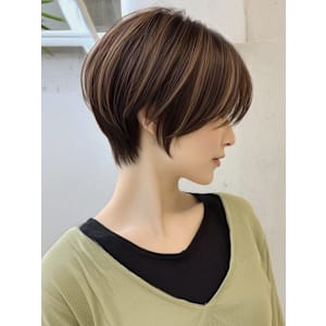 ショートヘア 丸みショート ブラウンカラー 20代30代