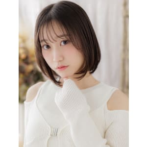 透けバング前下がり切りっぱなし黒髪ミニボブ　細めハイライト