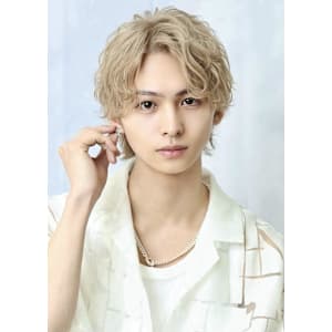 ブリーチパーマ波巻きセンターパート