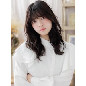 厚めバング顔回りレイヤーカット重めスタイル　韓国風巻き