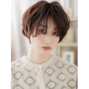 前髪パーマフェザーショート抜け感カジュアル　マロンベージュ