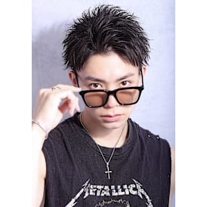 フェザーショート黒髪ツーブロックメンズショート