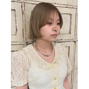 切りっぱなしボブ × ブロンドベージュ × ダブルカラー