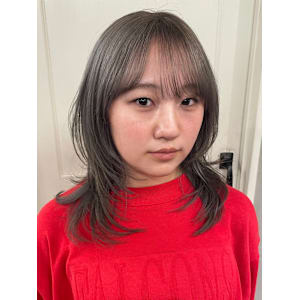 レイヤーカット × オリーブベージュ × ブリーチカラー