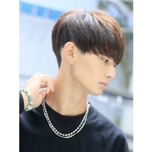 横顔が決まるナチュラルマッシュ