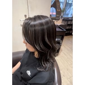 自然になじむ大人のハイライト♪［錦糸町 白髪ぼかし］