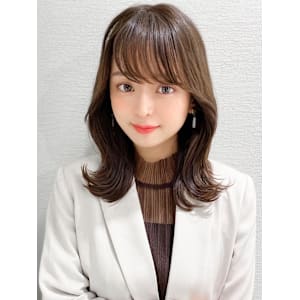 ホワイトグレージュ後れ毛が可愛い顔周りレイヤーミニウルフ - AFLOAT/L 錦糸町【アフロートエル】【アフロートエル キンシチョウ】掲載中