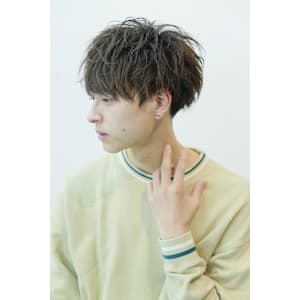 前下がりマッシュ　ツーブロ　刈り上げ